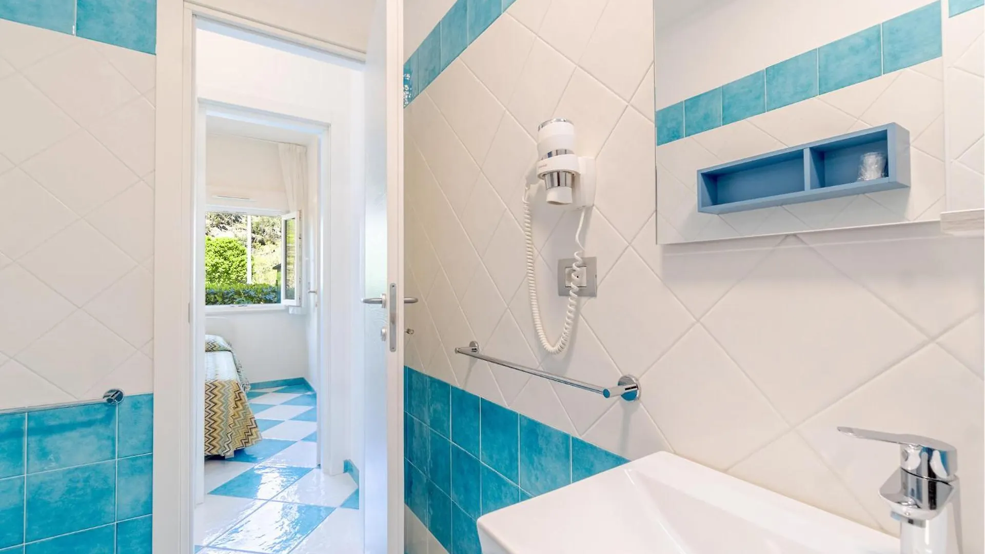 Lovely Apartment In Deiva Marina With Kitchen
