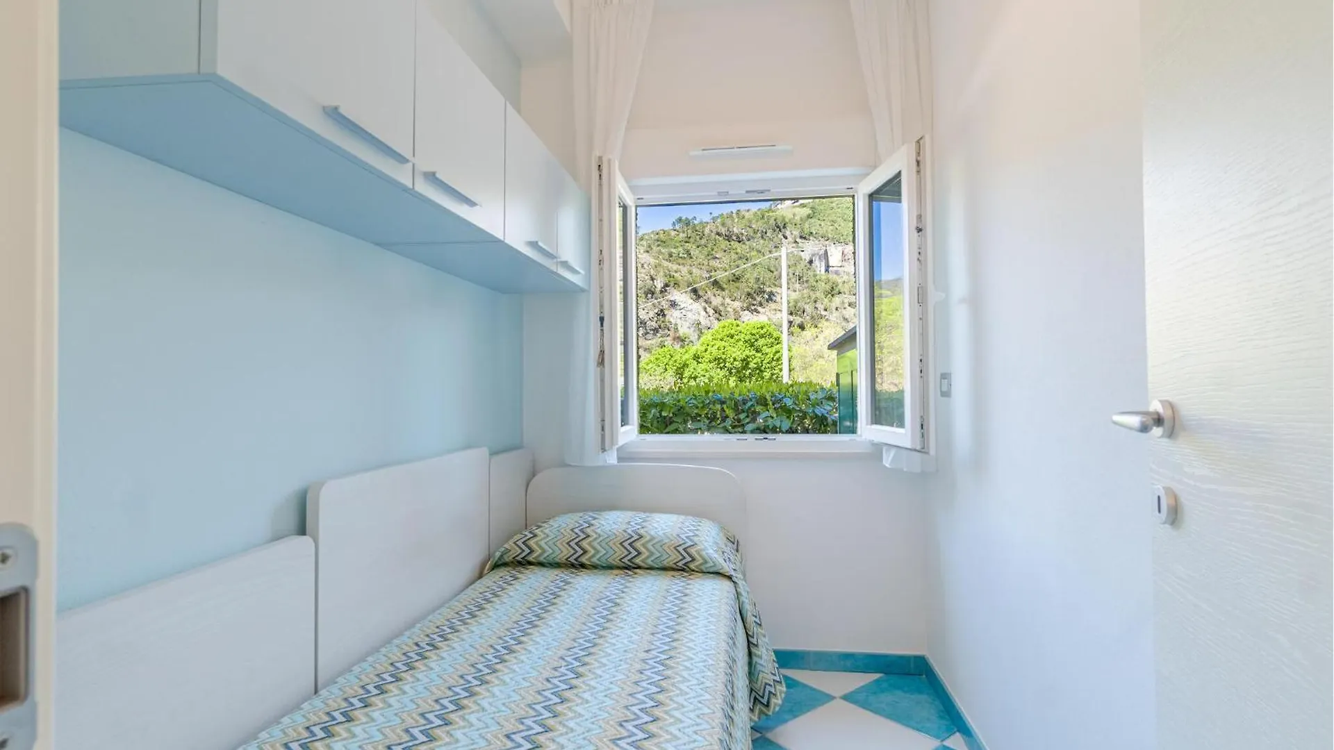 Lovely Apartment In Deiva Marina With Kitchen