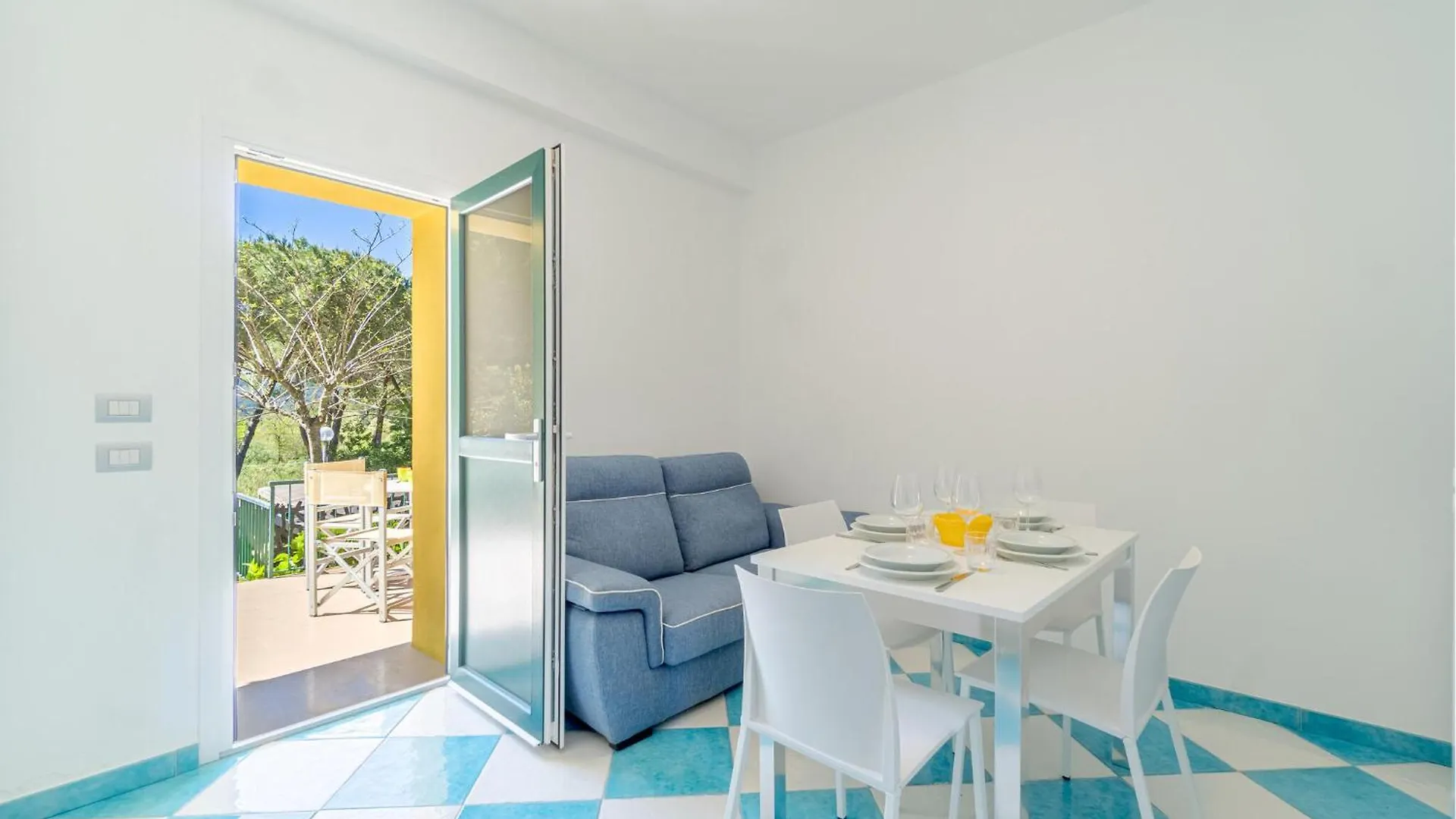 Lovely Apartment In Deiva Marina With Kitchen
